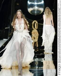 Barcelona Fashion Week - Yolancris Modenschau Models take to the catwalk wearing creations of Yolancris collection during the second day of Barcelona Bridal Fashion Week, in Barcelona, northeastern Spain, 27 April 2016. BARCELONA BRIDAL FASHION WEEK !ACHTUNG: NUR REDAKTIONELLE NUTZUNG!  GRA153 20160427-635973739271312531