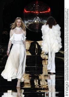 (160427) -- BARCELONA, April 27, 2016 -- Models present creations by Yolan Cris during the Barcelona Bridal Fashion Week in Barcelona, Spain, April 27, 2016. Barcelona Bridal Fashion Week kicked off here on Tuesday. ) SPAIN-BARCELONA-BRIDAL FASHION WEEK PauxBarrena 