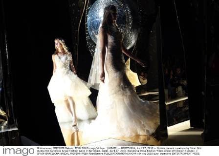 (160427) -- BARCELONA, April 27, 2016 -- Models present creations by Yolan Cris during the Barcelona Bridal Fashion Week in Barcelona, Spain, April 27, 2016. Barcelona Bridal Fashion Week kicked off here on Tuesday. ) SPAIN-BARCELONA-BRIDAL FASHION WEEK PauxBarrena 