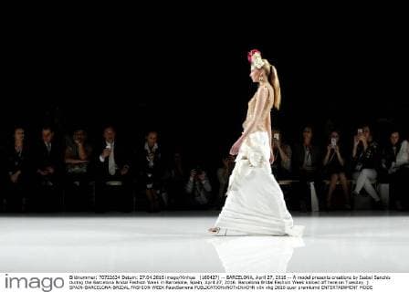 (160427) -- BARCELONA, April 27, 2016 -- A model presents creations by Isabel Sanchis during the Barcelona Bridal Fashion Week in Barcelona, Spain, April 27, 2016. Barcelona Bridal Fashion Week kicked off here on Tuesday. ) SPAIN-BARCELONA-BRIDAL FASHION WEEK PauxBarrena 