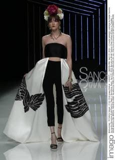 (160427) -- BARCELONA, April 27, 2016 -- A model presents creations by Isabel Sanchis during the Barcelona Bridal Fashion Week in Barcelona, Spain, April 27, 2016. Barcelona Bridal Fashion Week kicked off here on Tuesday. ) SPAIN-BARCELONA-BRIDAL FASHION WEEK PauxBarrena 