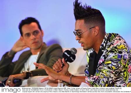 New Yorker singer of Puerto Rican origin Marc Anthony and producer Motiff (R) take part at the Billboard Music Conference in Miami Beach, Florida, United States, 27 April 2016. Latin music producers explained that the musical fusion will remain the engine of the industry and that thanks to technology innovation will be quicker and more successful. EFE Gaston de Cardenas MUSIC PRODUCERS AFFIRM THE ADVANCES OF TECHNOLOGY WIL WALLOW INNOVATION !ACHTUNG: NUR REDAKTIONELLE NUTZUNG!  MBE003 20160428-635974080539677658