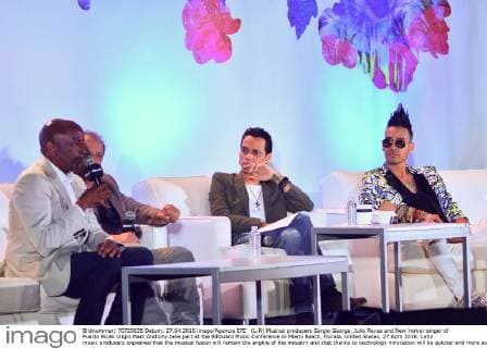 (L-R) Musical producers Sergio George, Julio Reyes and New Yorker singer of Puerto Rican origin Marc Anthony take part at the Billboard Music Conference in Miami Beach, Florida, United States, 27 April 2016. Latin music producers explained that the musical fusion will remain the engine of the industry and that thanks to technology innovation will be quicker and more successful. EFE Gaston de Cardenas MUSIC PRODUCERS AFFIRM THE ADVANCES OF TECHNOLOGY WIL WALLOW INNOVATION !ACHTUNG: NUR REDAKTIONELLE NUTZUNG!  MBE006 20160428-635974082448181658