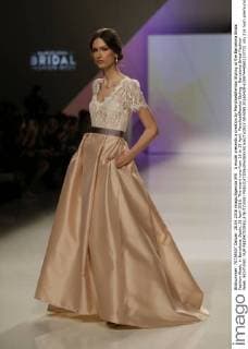 A model presents a creation by Marylise&Rembo Styling at the Barcelona Bridal Fashion Week, in Barcelona, Spain, 28 April 2016. The event runs from 26 to 29 April. Marylise&Rembo Styling - Barcelona Bridal Fashion Week !ACHTUNG: NUR REDAKTIONELLE NUTZUNG!  GRA090 20160428-635974440602337721