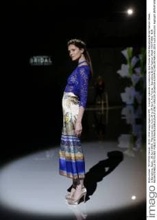 A model presents a creation by Ana Torres at the Barcelona Bridal Fashion Week, in Barcelona, Spain, 28 April 2016. The event runs from 26 to 29 April. Ana Torres - Barcelona Bridal Fashion Week !ACHTUNG: NUR REDAKTIONELLE NUTZUNG!  GRA209 20160428-635974521401397645