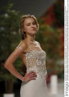 A model takes to the catwalk wearing a creation of Galia Lahav at the Barcelona Bridal Fashion Week, in Barcelona, Spain, 28 April 2016. The event runs from 26 to 29 April. Galia Lahav - Barcelona Bridal Fashion Week !ACHTUNG: NUR REDAKTIONELLE NUTZUNG!  GRA209 20160428-635974547043115764