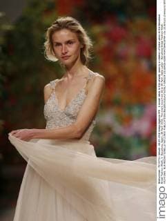 A model takes to the catwalk wearing a creation of Galia Lahav at the Barcelona Bridal Fashion Week, in Barcelona, Spain, 28 April 2016. The event runs from 26 to 29 April. Galia Lahav - Barcelona Bridal Fashion Week !ACHTUNG: NUR REDAKTIONELLE NUTZUNG!  GRA209 20160428-635974547064019764