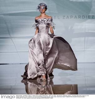 April 28, 2016 - Barcelona, Catalonia, Spain - A model walks the runway for the Isabel Zapardiez bridal collection during the Barcelona Bridal Fashion Week 2016. Barcelona Spain - ZUMAb137