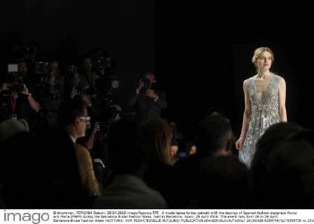 A model takes to the catwalk with the desings of Spanish fashion designers Marco and Maria (M&M) during the Barcelona Bridal Fashion Week, held in Barcelona, Spain, 28 April 2016. The event runs from 26 to 29 April. Barcelona Bridal Fashion Week !ACHTUNG: NUR REDAKTIONELLE NUTZUNG!  20160428-635974671276599730