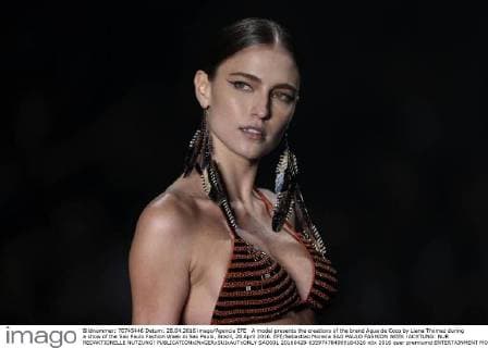 A model presents the creations of the brand Agua de Coco by Liana Thomaz during a show of the Sao Paulo Fashion Week in Sao Paulo, Brazil, 28 April 2016. EFE Sebastiao Moreira SAO PAULO FASHION WEEK !ACHTUNG: NUR REDAKTIONELLE NUTZUNG!  SAO001 20160428-635974784909164326