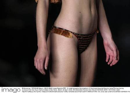 A model presents the creations of the brand Agua de Coco by Liana Thomaz during a show of the Sao Paulo Fashion Week in Sao Paulo, Brazil, 28 April 2016. EFE Sebastiao Moreira SAO PAULO FASHION WEEK !ACHTUNG: NUR REDAKTIONELLE NUTZUNG!  SAO003 20160428-635974784962047987