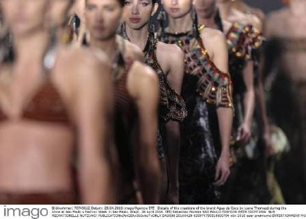 Details of the creations of the brand Agua de Coco by Liana Thomazd during the show at Sao Paulo s Fashion Week in Sao Paulo, Brazil, 28 April 2016. EFE Sebastiao Moreira SAO PAULO FASHION WEEK !ACHTUNG: NUR REDAKTIONELLE NUTZUNG!  SAO006 20160428-635974790318600704