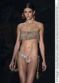 A model presents the creations of the brand Agua de Coco by Liana Thomaz during the show at Sao Paulo s Fashion Week in Sao Paulo, Brazil, 28 April 2016. EFE Sebastiao Moreira SAO PAULO FASHION WEEK !ACHTUNG: NUR REDAKTIONELLE NUTZUNG!  SAO009 20160428-635974792246916704