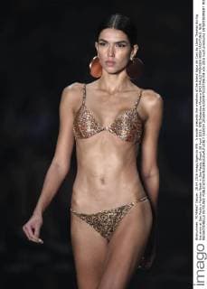 A model presents the creations of the brand Agua de Coco by Liana Thomaz during the show at Sao Paulo s Fashion Week in Sao Paulo, Brazil, 28 April 2016. EFE Sebastiao Moreira SAO PAULO FASHION WEEK !ACHTUNG: NUR REDAKTIONELLE NUTZUNG!  SAO014 20160428-635974792337396704