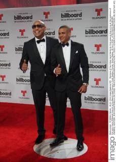 Members of the Cuban band Gente de Zona pose as thay arrive at the ceremony of the Latin Music Billboard Awards at the BankUnited Center in Coral Gables, Florida, United States, 28 April 2016. LATIN MUSIC BILLBOARD AWARDS !ACHTUNG: NUR REDAKTIONELLE NUTZUNG!  CGS013 20160429-635974968666738292