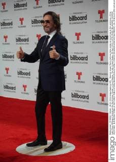 Mexican singer Marco Antonio Solis poses as he arrives at the ceremony of the Latin Music Billboard Awards at the BankUnited Center in Coral Gables, Florida, United States, 28 April 2016. LATIN MUSIC BILLBOARD AWARDS !ACHTUNG: NUR REDAKTIONELLE NUTZUNG!  CGS019 20160429-635974973657802292
