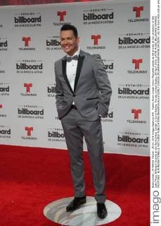 Puerto Rican singer Victor Manuelle poses as he arrives at the ceremony of the Latin Music Billboard Awards at the BankUnited Center in Coral Gables, Florida, United States, 28 April 2016. LATIN MUSIC BILLBOARD AWARDS !ACHTUNG: NUR REDAKTIONELLE NUTZUNG!  CGS026 20160429-635974978134378292