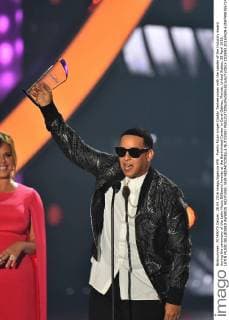 Puerto Rican singer Daddy Tankee poses with the Leader of the Industry award during the ceremony of the Latin Music Billboard Awards at the BankUnited Center in Coral Gables, Florida, United States, 28 April 2016. LATIN MUSIC BILLBOARD AWARDS !ACHTUNG: NUR REDAKTIONELLE NUTZUNG!  CGS042 20160429-635974987657242292