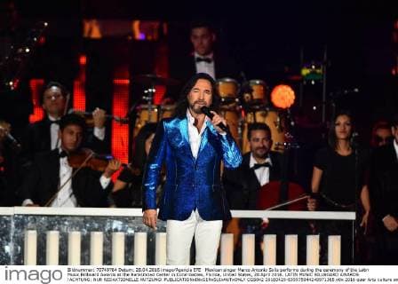 Mexican singer Marco Antonio Solis performs during the ceremony of the Latin Music Billboard Awards at the BankUnited Center in Coral Gables, Florida, United States, 28 April 2016. LATIN MUSIC BILLBOARD AWARDS !ACHTUNG: NUR REDAKTIONELLE NUTZUNG!  CGS042 20160429-635975044249971365