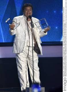 Latin artist Juan Gabriel holds the PKG award on stage during the 2016 Billboard Latin Music Awards and Show at the Bank United Center, University of Miami, Miami, Florida on April 28, 2016.  MIA20160428109 GARYxIxROTHSTEIN