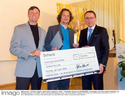 Preisstifter Richard von RHEINLEBEN, Preistraeger und Maler Szilard HUSZANK und Akademiedirektor Udo HAHN. Phoenix Kunstpreisverleihung 2016, am 28.04.2016 in Tutzing E V A N G E L I S C H E A K A D E M I E T U T Z I N G Deutschland. xx