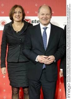 Britta Ernst mit Ehemann Olaf Scholz bei der Henri Nannen Preis 2016 Verleihung im Curio Haus. Hamburg, 28.04.2016 Foto:xgbrcix xFuturexImage