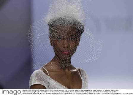 A model takes to the catwalk wearing a creation by Spanish fashion firm Cymbeline during the Barcelona Bridal Fashion Week, in Barcelona, Spain, 29 April 2016. The event runs from 26 to 29 April. Barcelona Bridal Fashion Week !ACHTUNG: NUR REDAKTIONELLE NUTZUNG!  BRI01 20160429-635975305621745290