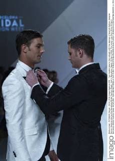 Two models take to the catwalk with the desings of Spanish fashion designer Ramon Sanjurjo during the Barcelona Bridal Fashion Week, held in Barcelona, Spain, 29 April 2016. The event runs from 26 to 29 April. Barcelona Bridal Fashion Week !ACHTUNG: NUR REDAKTIONELLE NUTZUNG!  20160429-635975467661868305
