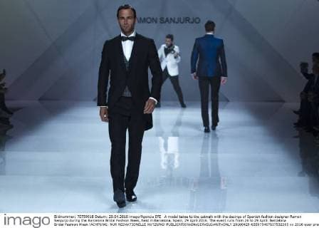 A model takes to the catwalk with the desings of Spanish fashion designer Ramon Sanjurjo during the Barcelona Bridal Fashion Week, held in Barcelona, Spain, 29 April 2016. The event runs from 26 to 29 April. Barcelona Bridal Fashion Week !ACHTUNG: NUR REDAKTIONELLE NUTZUNG!  20160429-635975467637532305