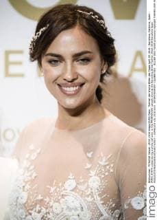 Themen der Woche Bilder des Tages April 29, 2016 - Barcelona, Catalonia, Spain - IRINA SHAYK poses during a photo call prior to the PRONNOVIAS catwalk show at the Barcelona Bridal Fashion Week 2016 Barcelona Spain - ZUMAo105