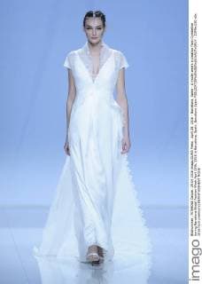 April 29, 2016 - Barcelona, Spain - A model wears a creation from Cymbeline during Barcelona Bridal Fashion Week April 29th, 2016 in Barcelona, Spain. Barcelona Spain  - ZUMAn230