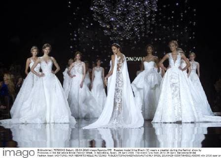 Russian model Irina Shayk (C) wears a creation during the fashion show by Pronovias in the Barcelona Bridal Fashion Week, in Barcelona, Spain, 29 April 2016. The event runs from 26 to 29 April. Barcelona Bridal Fashion Week !ACHTUNG: NUR REDAKTIONELLE NUTZUNG!  BRI01 20160429-635975648521458305