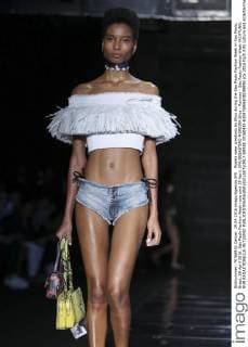 Models wear creations by Ellus during the Sao Paulo Fashion Week in Sao Paulo, Brazil, 29 April 2016. Sao Paulo Fashion Week runs until 29 April. EPA SEBASTIAO MOREIRA Ellus - Runway - Sao Paulo Fashion Week !ACHTUNG: NUR REDAKTIONELLE NUTZUNG!  BRA98 20160430-635975896838198898