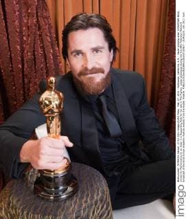 OSCARS. Bester Nebendarsteller. Preisträger 2011-2020 Feb. 27, 2011 - Hollywood, California, U.S. - Oscar-winning actor CHRISTIAN BALE, winner for Performance by an Actor in a Supporting Role for his role in The Fighter, poses backstage during the live ABC Televison Network broadcast of the 83rd Annual Academy Awards Awards from the Kodak Theatre. - ZUMAz03_