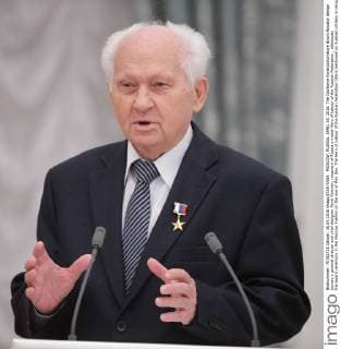 MOSCOW, RUSSIA. APRIL 30, 2016. The Opytnoye Konstruktorskoye Byuro Novator design bureau s general director and chief designer Pavel Kamnev, recepient of Russia s medal Hero of Labour of the Russian Federation , addresses the award ceremony in the Moscow Kremlin on the eve of May Day. The Hero of Labour of the Russian Federation title is bestowed on Russian citizens in recognition of their contribution to Russia s society, economy, culture, education, industry and agriculture. Mikhail Metzel TASS  TS021580