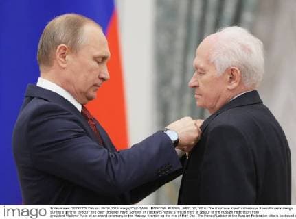 MOSCOW, RUSSIA. APRIL 30, 2016. The Opytnoye Konstruktorskoye Byuro Novator design bureau s general director and chief designer Pavel Kamnev (R) receives Russia s medal Hero of Labour of the Russian Federation from president Vladimir Putin at an award ceremony in the Moscow Kremlin on the eve of May Day. The Hero of Labour of the Russian Federation title is bestowed on Russian citizens in recognition of their contribution to Russia s society, economy, culture, education, industry and agriculture. Mikhail Metzel TASS  TS02157D