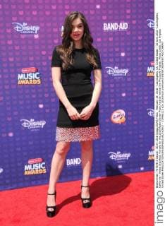 February 19, 2016 - Los Angeles, CA, United States - 30 April 2016 - Los Angeles, California - Hailee Steinfeld. Arrivals for the 2016 Radio Disney Music Awards held at the Microsoft Theater. Photo Credit: Los Angeles United States - ZUMAa123