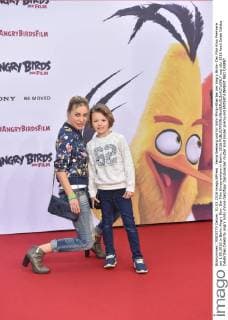 Xenia Seeberg und ihr Sohn Philip-Elias bei der Angry Birds- Der Film Kino Premiere am 1.05.2016 in Berlin Angry Birs- Der Film Kinopremiere in Berlin, 2016 