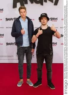 Luca aka ConCrafter und Viktor aka iBlali - Deutschlandpremiere von Angry Birds in Berlin am 01.05.2016. Deutschlandpremiere - Angry Birds