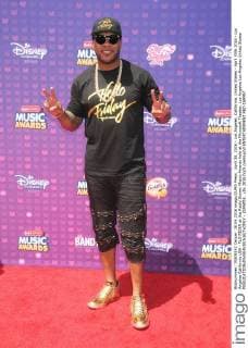 April 30, 2016 - Los Angeles, California, United States - April 30th 2016 - Los Angeles California USA - FLO RIDER at the Radio Disney Miusic Awards held at the Microsoft Theater, Los Angeles Los Angeles United States - ZUMAf05_