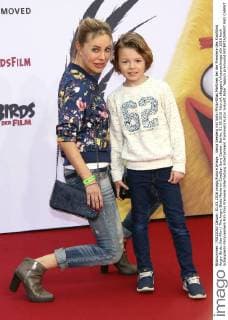 Xenia Seeberg mit Sohn Philip-Elias Martinek bei der Premiere des Kinofilms Angry Birds: Der Film The Angry Birds Movie im CineStar Sony Center. Berlin, 01.05.2016 Foto:xA.xBuggex xFuturexImage