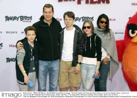 Thomas Heinze mit Freundin Jackie Brown und seinen Kindern Sam, Lucille und Lennon bei der Premiere des Kinofilms Angry Birds: Der Film The Angry Birds Movie im CineStar Sony Center. Berlin, 01.05.2016 Foto:xA.xBuggex xFuturexImage
