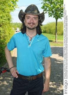 19. TOPILEAN Golf Charity Turnier. Sänger Leopold Lanny Isis Lanner anläßlich des 19. TOPILEAN Golf Charity Turniers am 02.05.2016 im im Golfclub Neuzenhof.