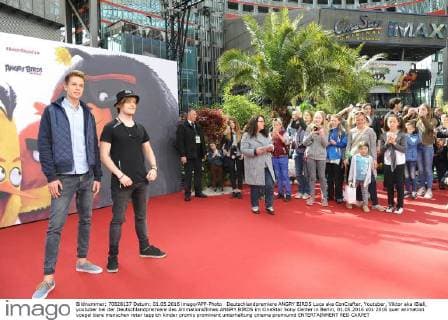Deutschlandpremiere ANGRY BIRDS Luca aka ConCrafter, Youtuber, Viktor aka iBlali, youtuber bei der Deutschlandpremiere des Animationsfilmes ANGRY BIRDS im CineStar Sony Center in Berlin, 01.05.2016