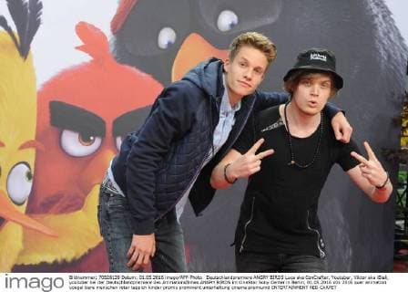 Deutschlandpremiere ANGRY BIRDS Luca aka ConCrafter, Youtuber, Viktor aka iBlali, youtuber bei der Deutschlandpremiere des Animationsfilmes ANGRY BIRDS im CineStar Sony Center in Berlin, 01.05.2016