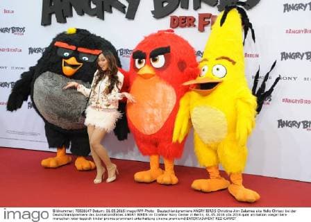 Deutschlandpremiere ANGRY BIRDS Christina-Ann Zalamea aka Hello Chrissy bei der Deutschlandpremiere des Animationsfilmes ANGRY BIRDS im CineStar Sony Center in Berlin, 01.05.2016