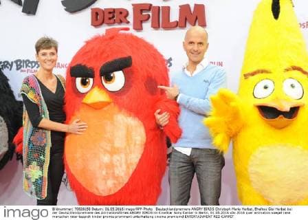 Deutschlandpremiere ANGRY BIRDS Christoph Maria Herbst, Ehefrau Gisi Herbst bei der Deutschlandpremiere des Animationsfilmes ANGRY BIRDS im CineStar Sony Center in Berlin, 01.05.2016