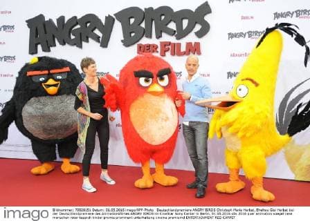 Deutschlandpremiere ANGRY BIRDS Christoph Maria Herbst, Ehefrau Gisi Herbst bei der Deutschlandpremiere des Animationsfilmes ANGRY BIRDS im CineStar Sony Center in Berlin, 01.05.2016