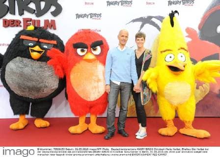 Deutschlandpremiere ANGRY BIRDS Christoph Maria Herbst, Ehefrau Gisi Herbst bei der Deutschlandpremiere des Animationsfilmes ANGRY BIRDS im CineStar Sony Center in Berlin, 01.05.2016