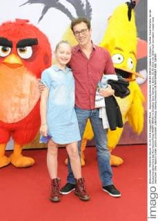 Deutschlandpremiere ANGRY BIRDS Gedeon Burkhard, Tochter Gioia Filomena bei der Deutschlandpremiere des Animationsfilmes ANGRY BIRDS im CineStar Sony Center in Berlin, 01.05.2016